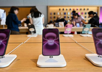 رويترز: آبل نقلت 1.5 مليون هاتف من الهند خوفًا من وطأة الرسوم الجمركية