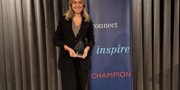 ملاك البابا تحصد جائزة Inspiration Award