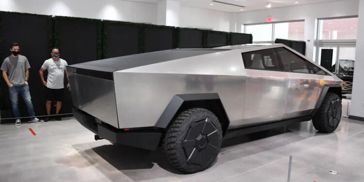 تسلا تطلق أول سيارة أرخص بكثير من سايبرتراك الشهيرة