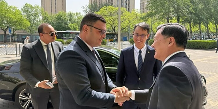 وزير الإسكان يلتقي نظيره الصيني في “بكين ” لبحث سبل التعاون المستقبلي