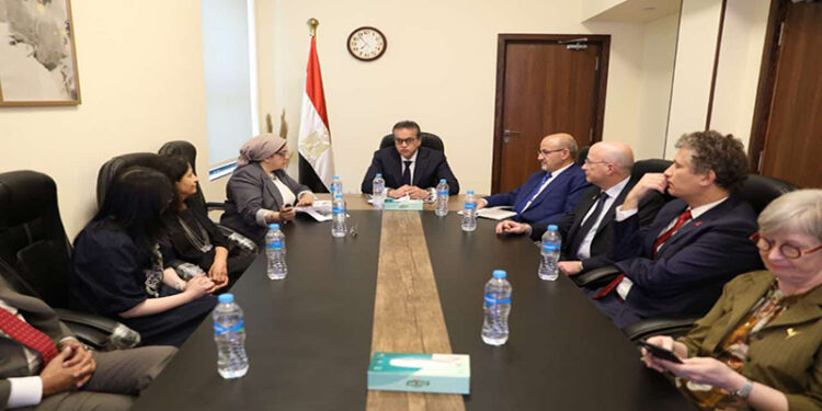 وزير الصحة يبحث مع وفد منظمة الصحة العالمية مستجدات المبادرة العالمية لسرطان الأطفال