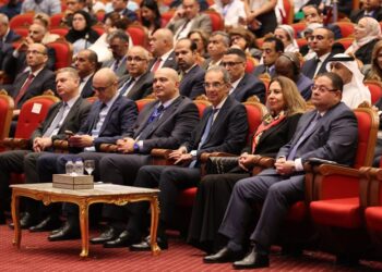 الاتصالات تناقش تأثير الذكاء الاصطناعي على المجتمع والاقتصاد في FDC 2025