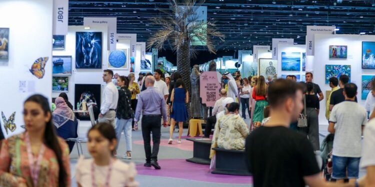 فنون العالم دبي يعود في أبريل 2025 لعرض أعمال فنانين جدد ومبدعين