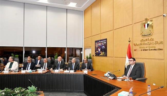 وزير الإسكان يتابع موقف تنفيذ مشروعات المبادرة الرئاسية “حياة كريمة” بأسيوط والمنيا