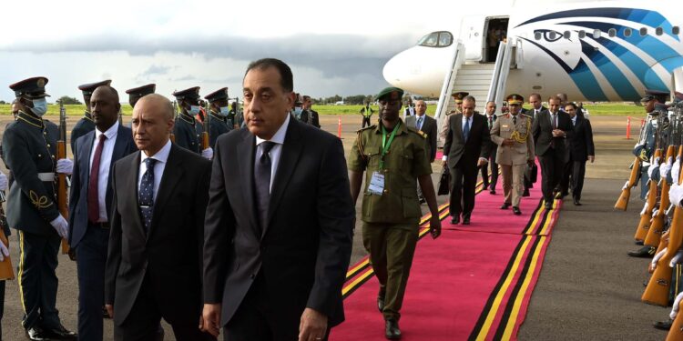 رئيس الوزراء يصل مطار “عنتيبي” الدولي للمشاركة في القمة غير العادية