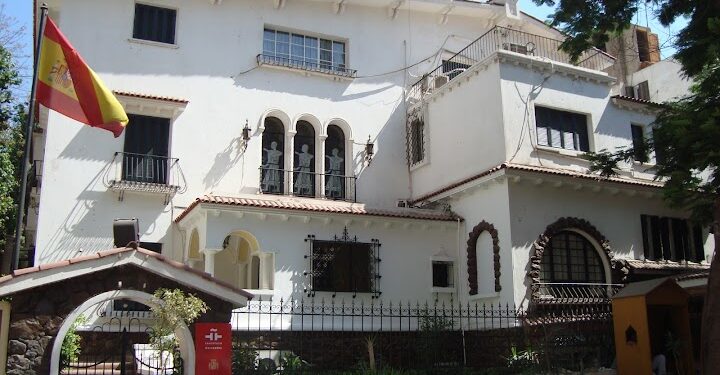 الخميس بمعهد ثربانتس بالقاهرة.. كيف يغير الذكاء الاصطناعي مستقبل البحث العلمي وتدريس اللغات؟