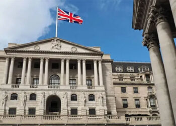 بنك إنجلترا المركزي يخفض أسعار الفائدة ربع نقطة