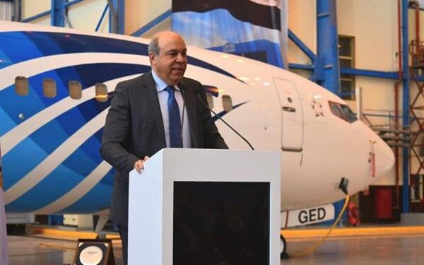 وزير الطيران: العاملون هم القوة المحركة لتقدم قطاع الطيران ووصوله لمكانته العالمية