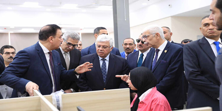 وزير التعليم العالي ومحافظ المنوفية ورئيس جامعة المنوفية يفتتحون مركز الاختبارات الإلكترونية بكلية الحقوق بجامعة المنوفية