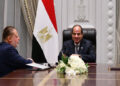 الرئيس السيسي يجتمع مع محافظ البنك المركزي ووزير المالية