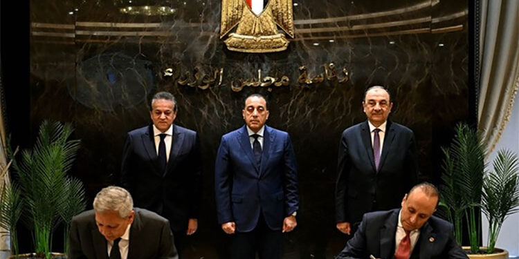 رئيس الوزراء يشهد توقيع شراكة مصرية أمريكية لتصنيع وتصدير أدوية ومكملات غذائية للأسواق العالمية