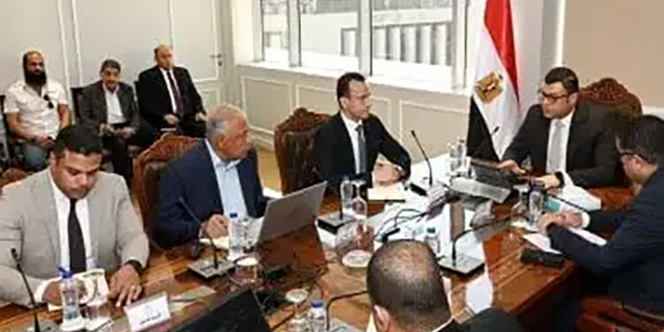 وزير الإسكان يعقد اجتماعًا لمتابعة الموقف التنفيذي لـ”حدائق تلال الفسطاط”