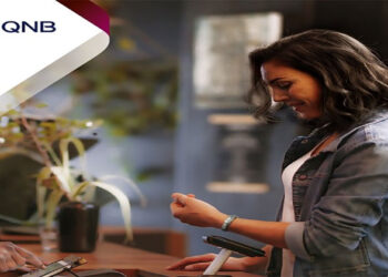 بديل آمن للكاش.. مزايا إسورة الدفع الإلكترونية من بنك QNB مصر