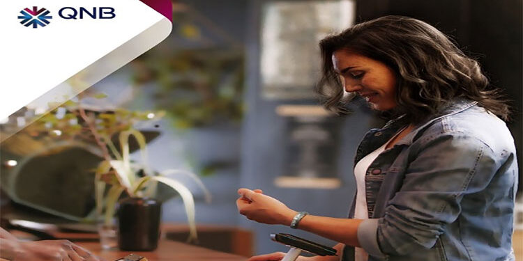 بديل آمن للكاش.. مزايا إسورة الدفع الإلكترونية من بنك QNB مصر