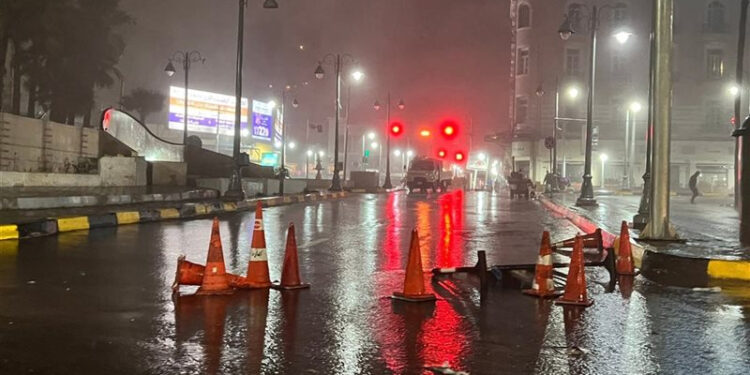 أمطار شديدة تضرب الاسكندرية وتعليق الامتحانات