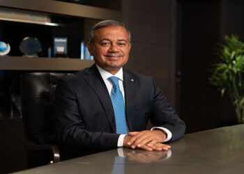 الرئيس التنفيذي لمصرف أبوظبي الإسلامي – مصر يدافع عن موظفي البنوك