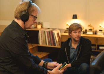 سوني تطلق أحدث ابتكاراتها من سماعات الرأس اللاسلكية العازلة للضوضاء