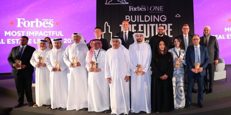 قمة فوربس الشرق الأوسط “بناء المستقبل” تنطلق في أبو ظبي بالشراكة مع وزارة الطاقة والبنية التحتية ودائرة البلديات والنقل