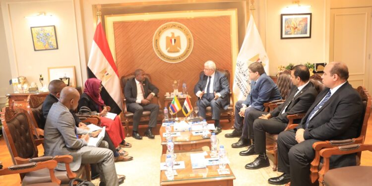 وزير التعليم العالي يستقبل وزير خارجية القمر المتحدة لبحث تعزيز العلاقات الأكاديمية والبحثية بين الجانبين