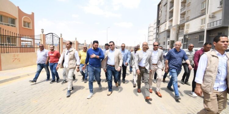 وزير الإسكان يتفقد الأعمال الجارى تنفيذها بـ”محور التسعين الشمالى” بالقاهرة الجديدة