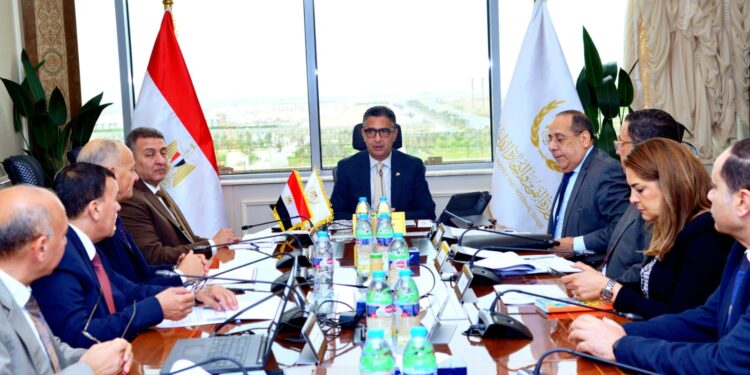 وزير التموين يجتمع برئيسي شركتي “النيل” و”الإسكندرية” للمجمعات الاستهلاكية