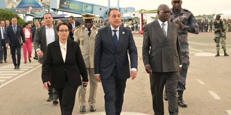 رئيس الوزراء يغادر الجابون بعد مشاركته في حفل تنصيب الرئيس الجابوني بريس نجيما