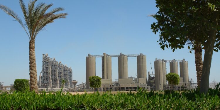 لافارچ مصر ترعى فعاليتين رائدتين حول الاستدامة وصناعة الأسمنت