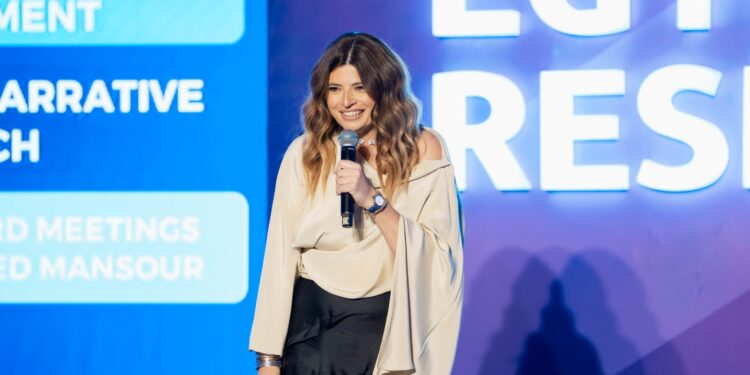 لمياء كامل تفوز بجائزة “مصريات مؤثرات” تكريماً لدورها الرائد في مجال الاتصالات والتأثير الإيجابي