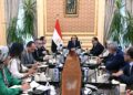 رئيس الوزراء يلتقي أعضاء اللجنة الاستشارية للاقتصاد الكلي