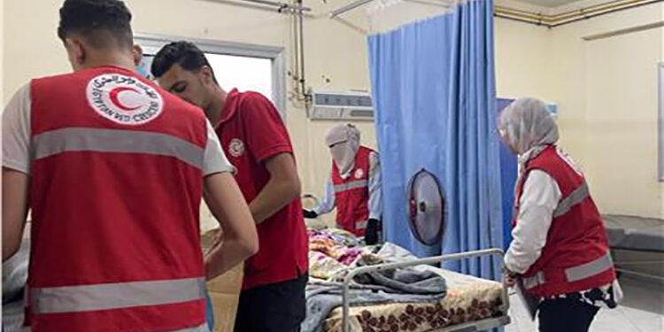 الهلال الأحمر المصري يقدم الدعم النفسي والمادي لضحايا حادث الطريق الإقليمي بالمنوفية