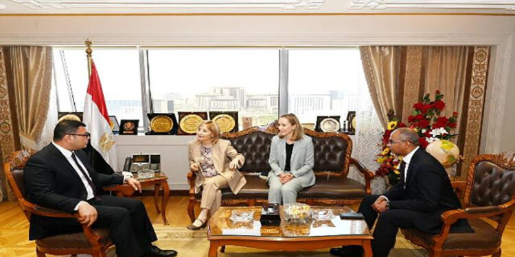 وزير الإسكان يستقبل نائبة رئيس بنك الاستثمار الأوروبي لمتابعة مجالات التعاون المشترك