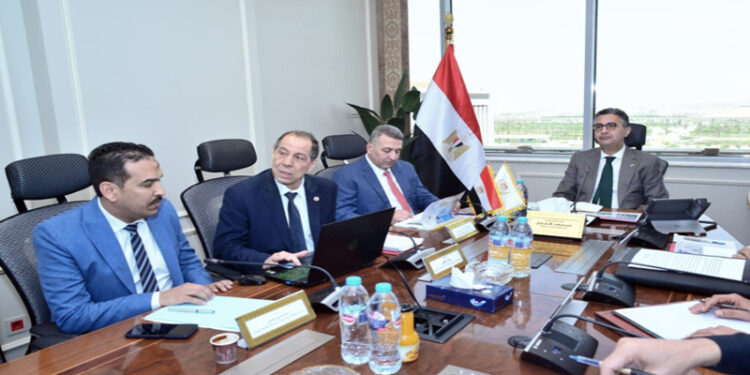 وزير التموين يعقد اجتماعًا مع رئيس مجلس إدارة شركة السكر والصناعات التكاملية لبحث خطط التطوير وتعزيز الإنتاج المحلي