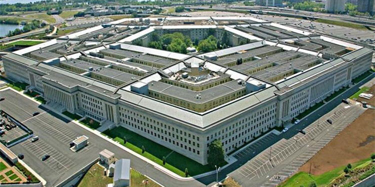 البنتاجون يسمح بمغادرة عائلات العسكريين في الشرق الأوسط بسبب توترات أمنية