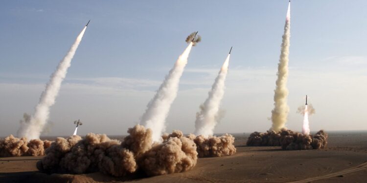 صفارات إنذار في القواعد العسكرية بكل من إربيل وبغداد وعين الأسد