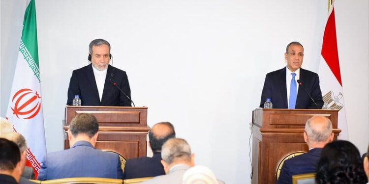 مشاورات سياسية بين وزيري خارجية مصر وإيران بالقاهرة