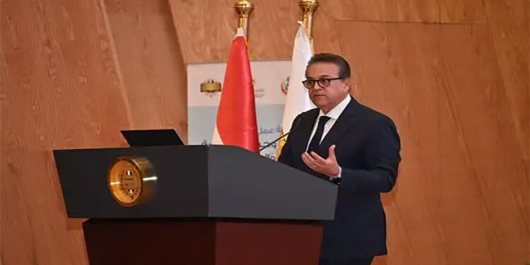 وزير الصحة والسكان بتكثيف جهود الرقابة والمتابعة الميدانية على المنشآت الصحية