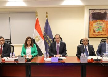 وزراء الاتصالات  والتنمية المحلية والعدل والإسكان والزراعة يجتمعون لمتابعة الموقف الحالى لمنظومة الرقم القومى العقارى وإعداد اللائحة التنفيذية للقانون