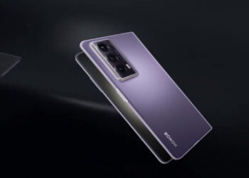 سامسونج تغزو الأسواق بهاتف قابل للطي