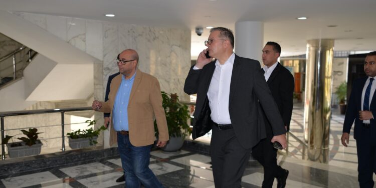 وزيرا الكهرباء والبترول في زيارة تفقدية لمركز التحكم القومي في الشبكة القومية للغاز الطبيعي