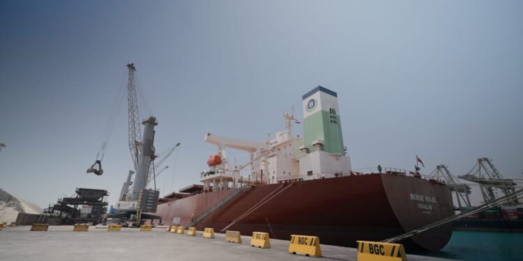 “ميناء المستقبل” يحتضن مشاريع الطاقة العملاقة