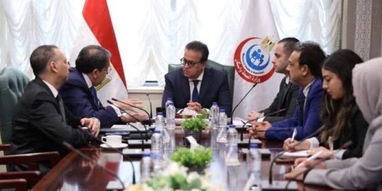 وزير الصحة يشهد توقيع اتفاقية تعاون بين الوزارة وشركة “إي هيلث”