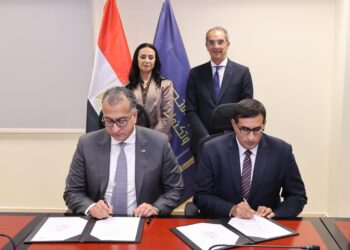 طلعت ومايا مرسي يطلقان مشروع الرقمنة الشاملة للجمعيات الأهلية