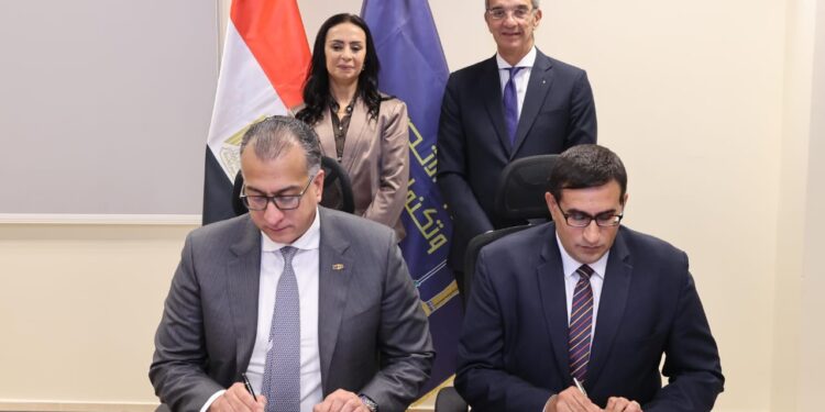 طلعت ومايا مرسي يطلقان مشروع الرقمنة الشاملة للجمعيات الأهلية