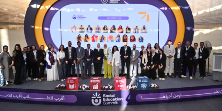 قمة التعليم المجتمعي الأولى تختتم أعمالها بحضور حكومي ومجتمعي غير مسبوق وبمشاركة أكثر من 500 خبير