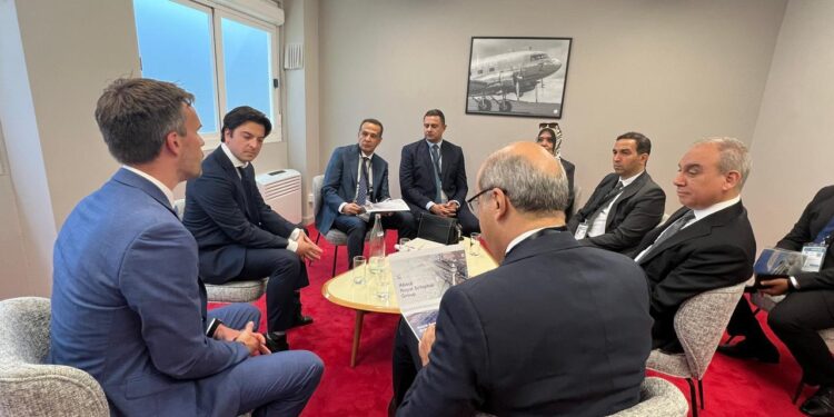 وزير الطيران يلتقي عددًا من مسئولي كبرى الشركات العالمية المتخصصة في إدارة وتشغيل المطارات