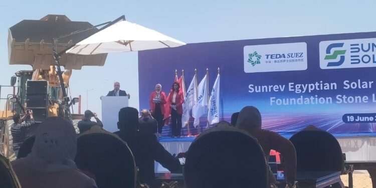 200 مليون دولار من الصين لتوطين الطاقة الشمسية في العين السخنة.. مشروع صناعي متكامل يشمل خلايا وألواح وسيليكون