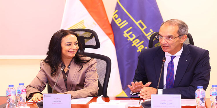 وزيرا الاتصالات والتضامن يوجهان بصرف مليون و100 ألف جنيه لأسرة كل ضحية بحريق سنترال رمسيس