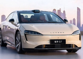 هواوي تصنع بطارية سيارة كهربائية بمدى 3 آلاف كيلومتر