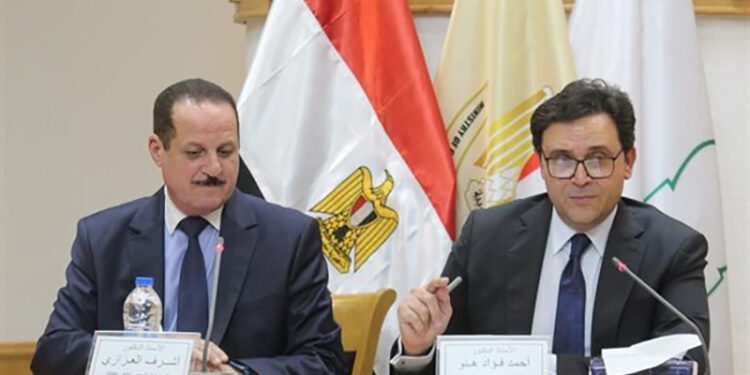 وزير الثقافة يجتمع بمقرري لجان المجلس الأعلى ويؤكد: آلية جديدة تعيد للمجلس دوره كعقل مفكر للوزارة