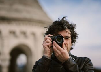 سوني تطلق الجيل الثالث من كاميرا آر إكس 1 آر بمستشعر صور بالإطار الكامل والعدسة الثابتة